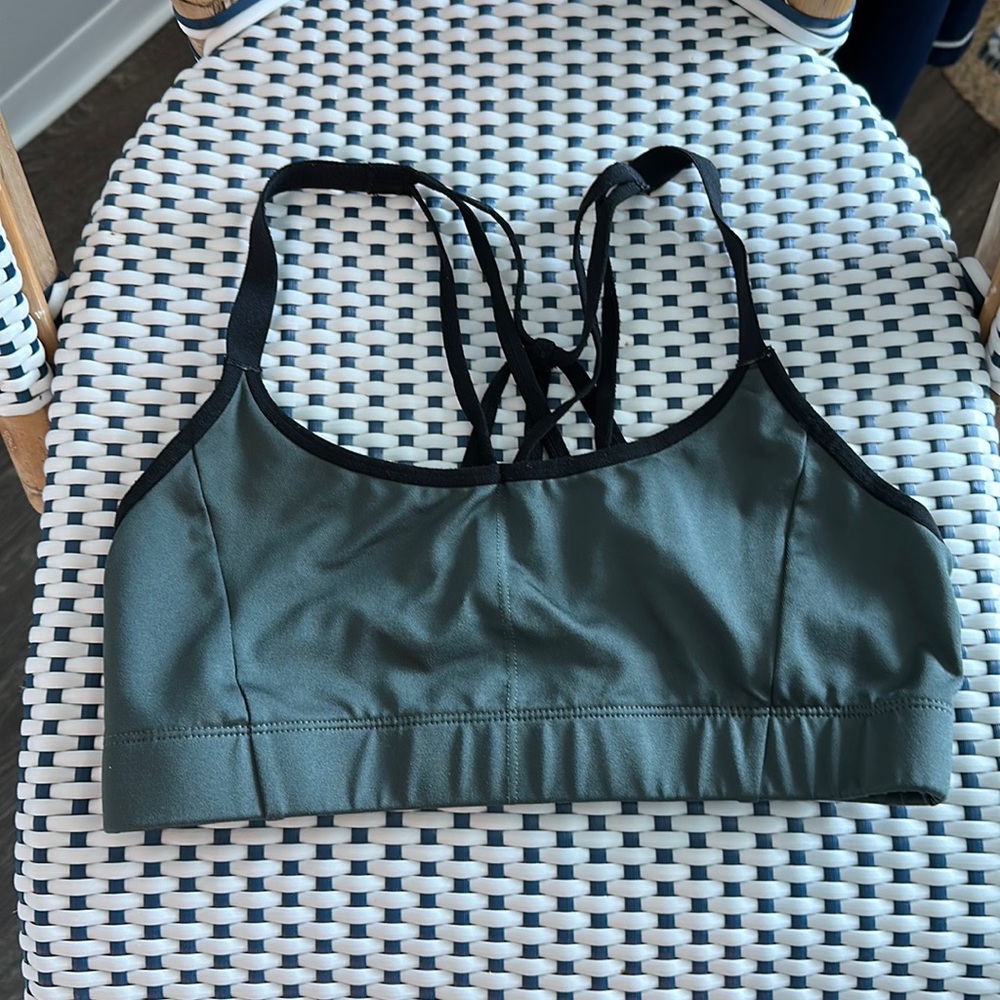 Size medium green sports bra. Worn once. Like new. Target.